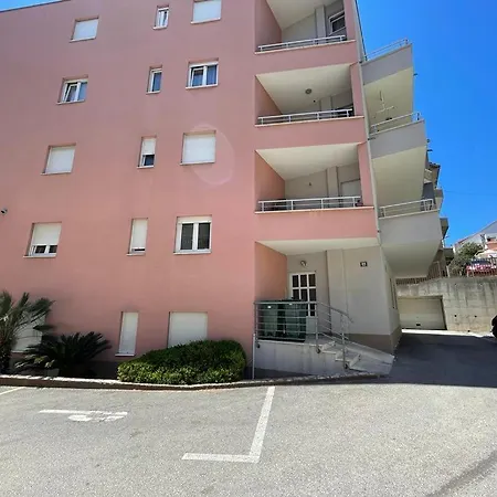 Apartment Luka *